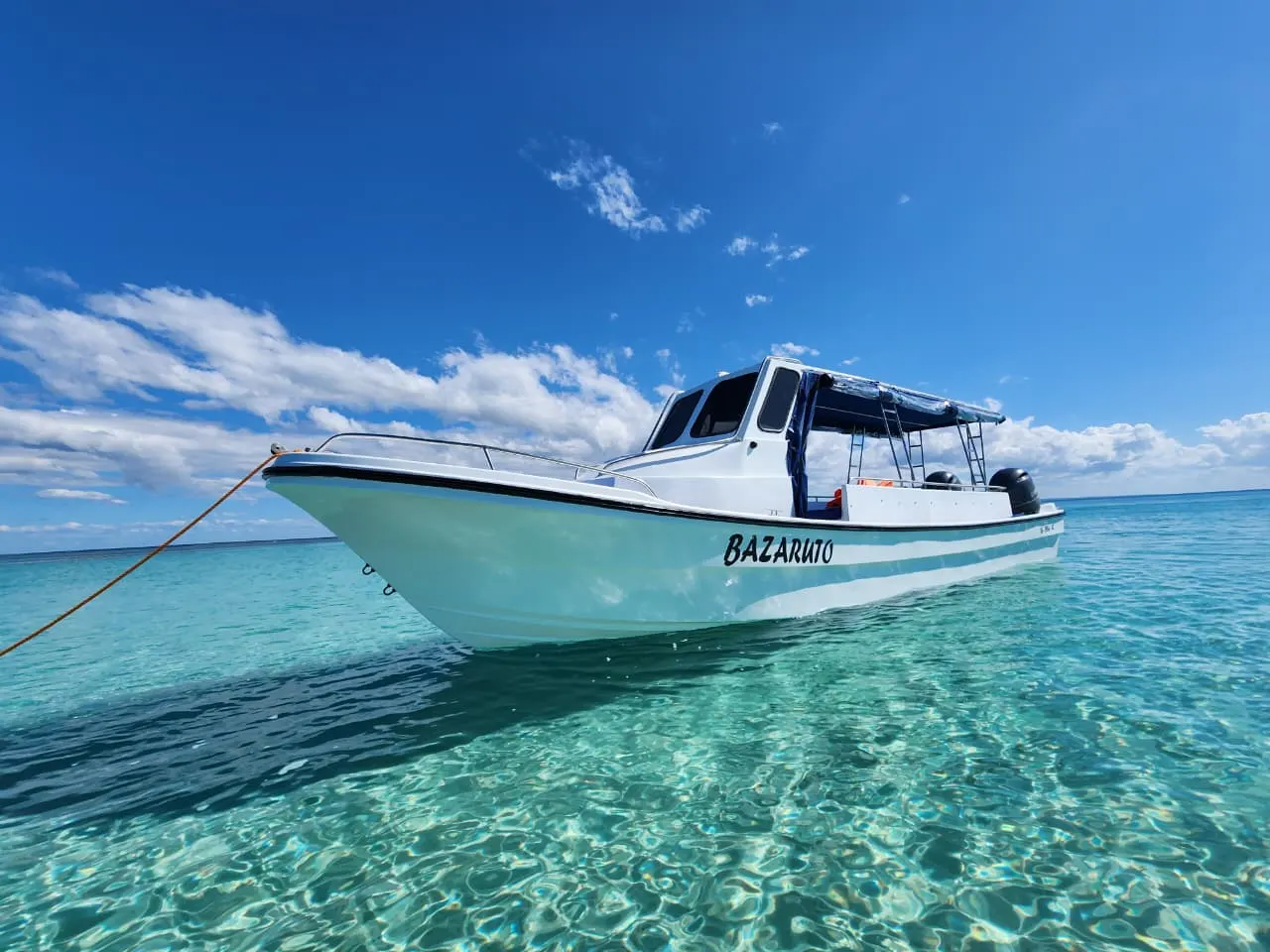 The Bazaruto boat — The Bazaruto boat seen from the bow