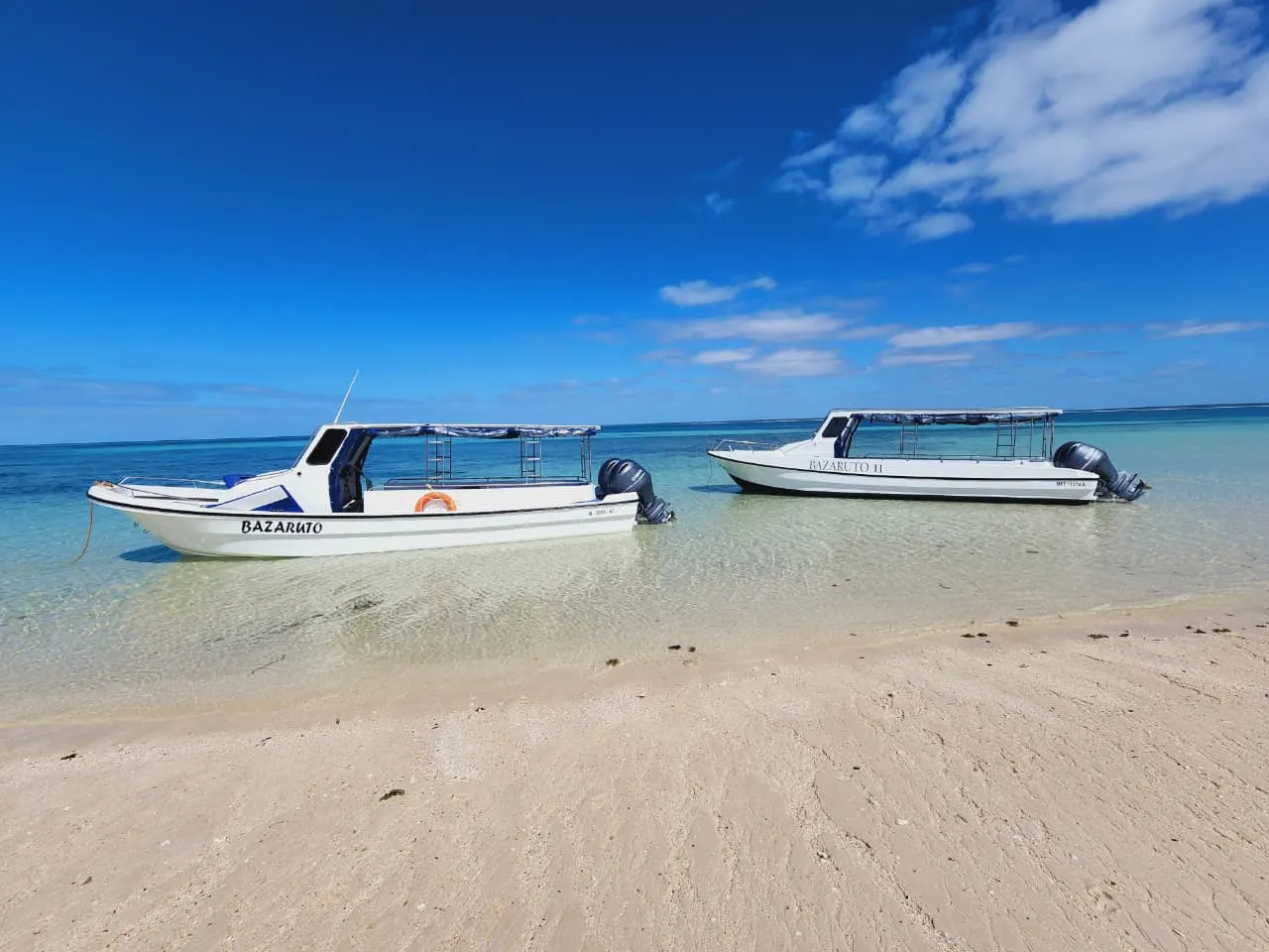 The Bazaruto boat — Bazaruto and Bazaruto II on the beach