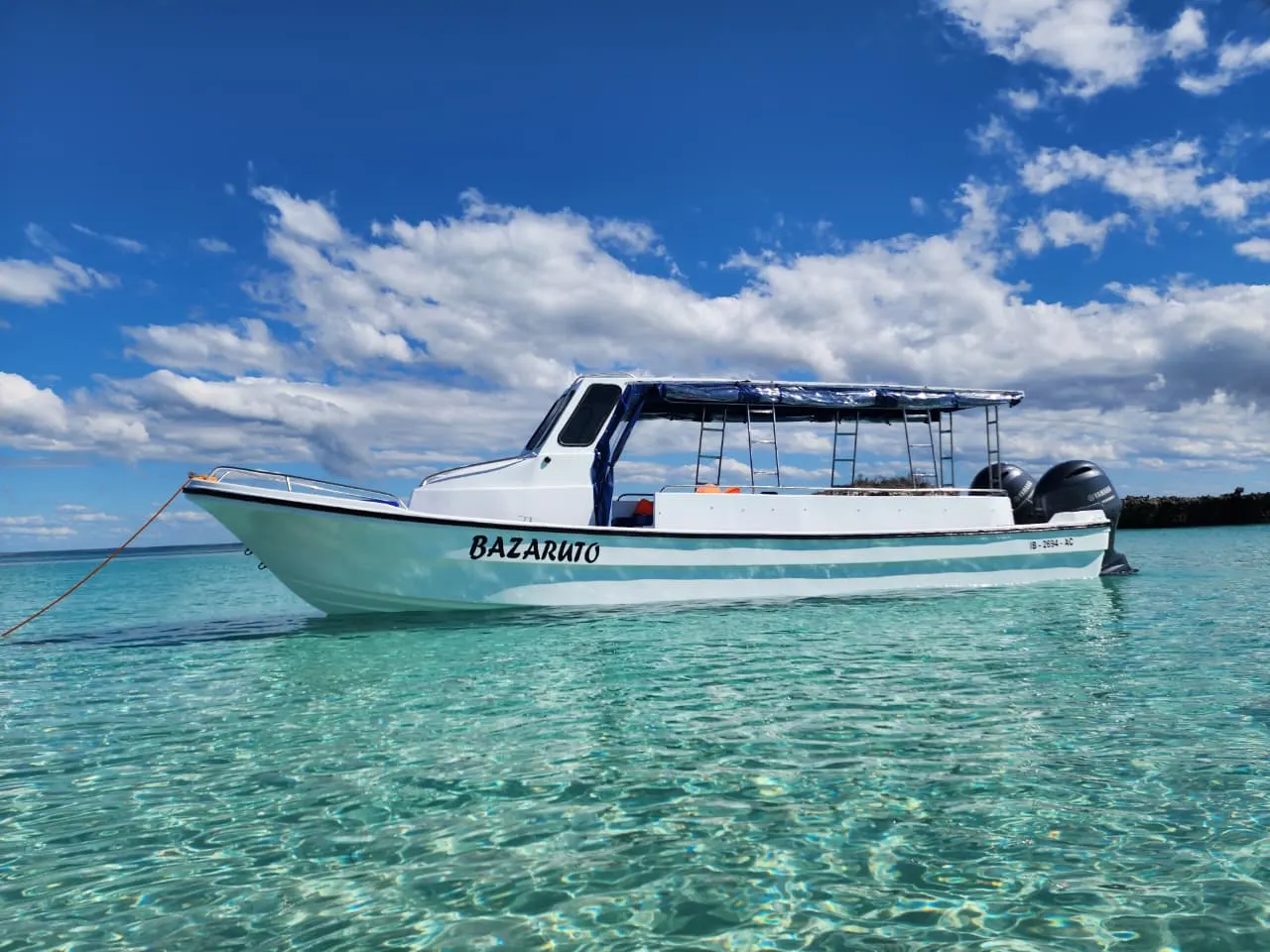 The Bazaruto boat — The Bazaruto boat in turquoise water