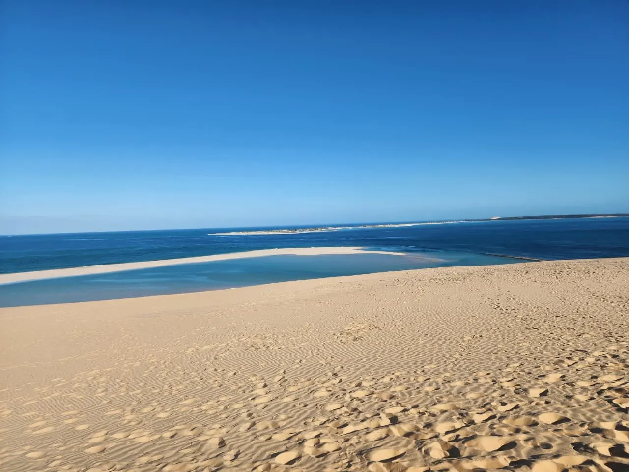 Bazaruto Island — Dunes above the sandbank