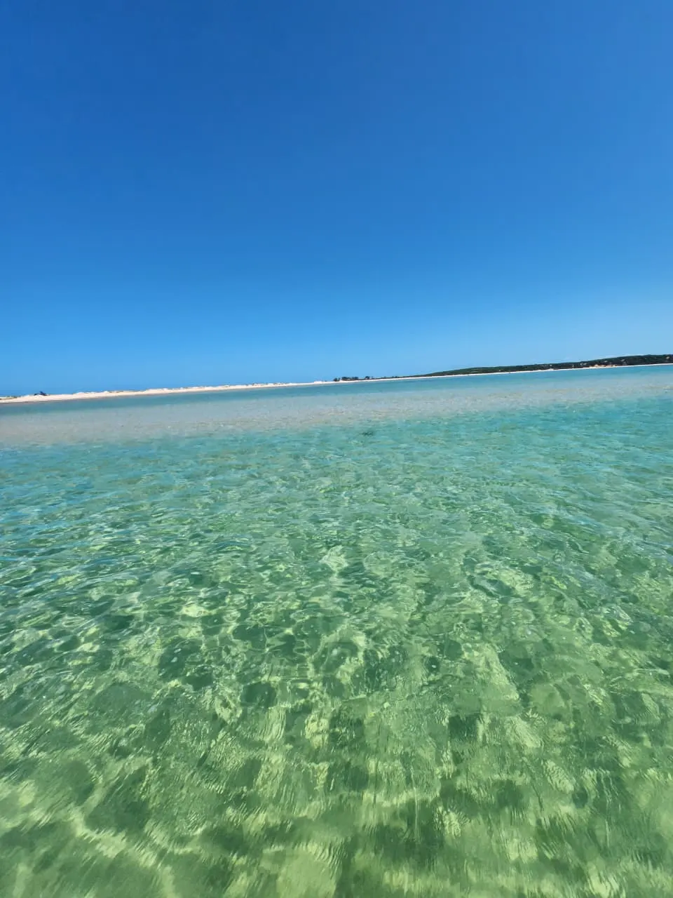 Benguerra Island — Crystal-clear water over the sandbank