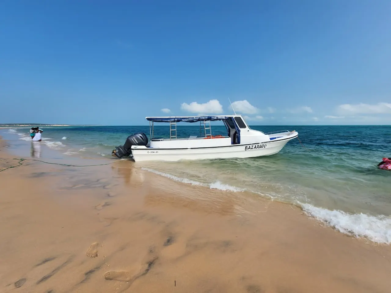 Benguerra Island — Arriving at the island by boat