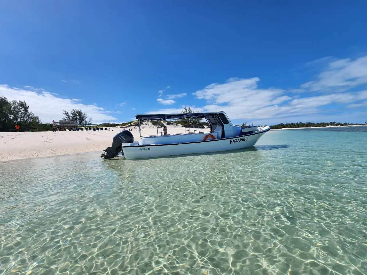 Santa Carolina Island — Arriving at the island by boat