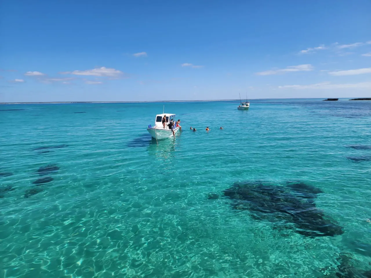Santa Carolina Island — Turquoise water in the archipelago